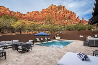 Image de Luxe Chapel home Heated pool/Spa, & Red Rock views