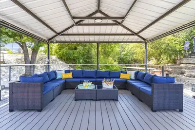 Image de Luxury Lakefront Retreat | Private Dock & Fire Pit