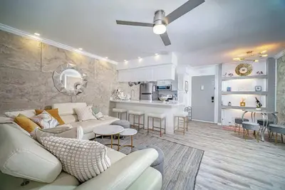 Image de Austin's lil Posh Pad