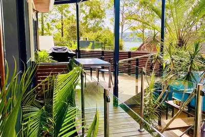 Image de The Palm Tree Loft, close to shops and lake