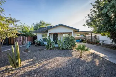 Image de 1930 Bungalow • Central Phoenix • Walk to Tacos