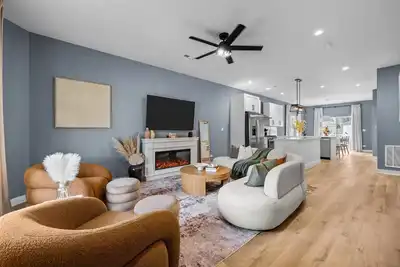 Image de Brand new home, modern luxury, spacious-near Dtwn Geneva, Il