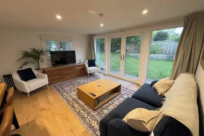 Image de Little Foxwood - Garden Lodge with Sauna