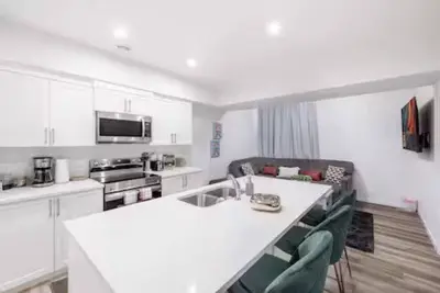 Image de 2br Guest Suite - Elegant, Private & Well-Equipped