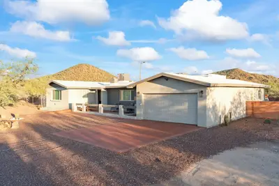 Image de Desert Chic Retreat with Pool & Mountain Views
