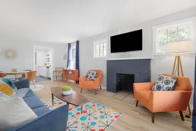 Image de Retro Mid-Mod Gem in Bristol - Fully Renovated