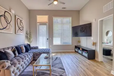 Image de Welcome to Your Modern Charlotte Retreat