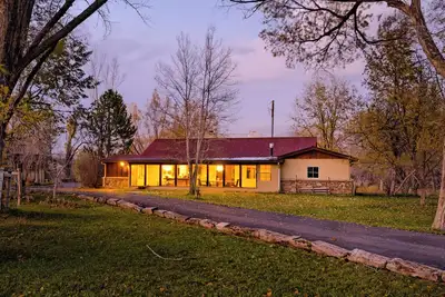 Image de Charming 2-bedroom house in park-like setting