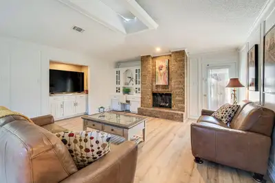 Image de 5 Mi to Ut Dallas: Family-Friendly Duplex w/ Patio