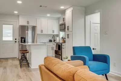 Near Historic Georgetown Square! Updated Home