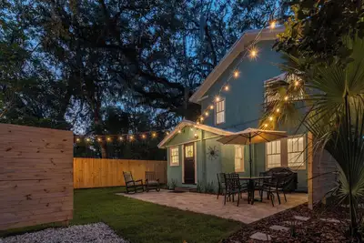 Image de Sanctuary on 3rd | Walk to Uf • Parking • Grill