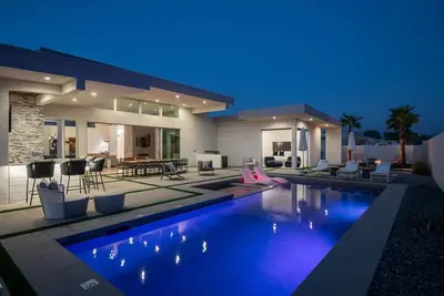 Image de Carbon @ Elemento49 | Pool & Spa | Sleeps 16