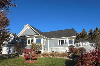 Image de Lux Oceanfront retreat. Coastal stay in northern New Brunswick. Ocean views