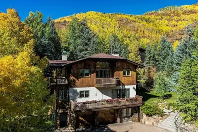 Image de Vail Hideaway - Forest Views, Deck & Comfort