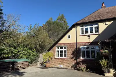 Image de Squirrel Haven - Woodland Retreat