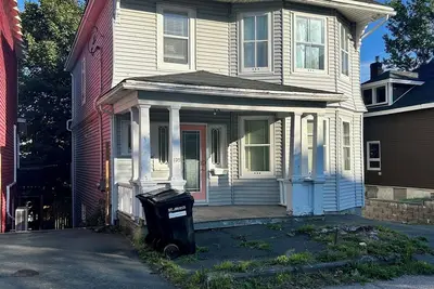 Image de Cozy 2-Bedroom Main Floor Apt!