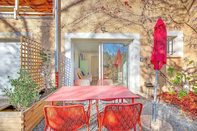 Image de Appartement t2 bas de villa, de plain-pied avec extérieur