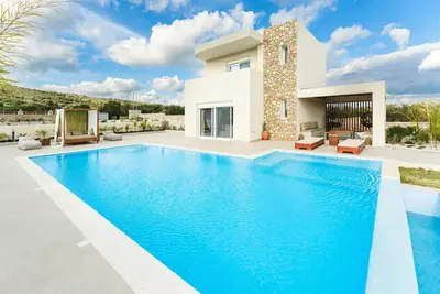 Image de Aiolia Villa - Trois Chambres Villa, Couchages 6