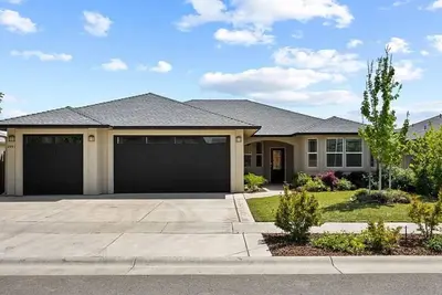 Image de Spacious 4-bedroom house in great neighborhood