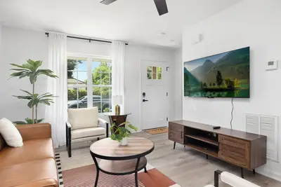 Image de Stylish Queen City Getaway in Camp North End