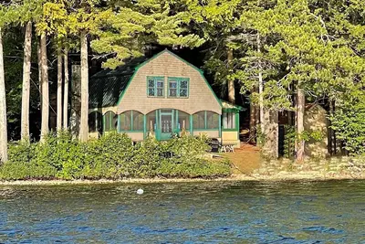 Image de Lake/Beach Front  7-bedroom house in Newbury for a perfect getaway.