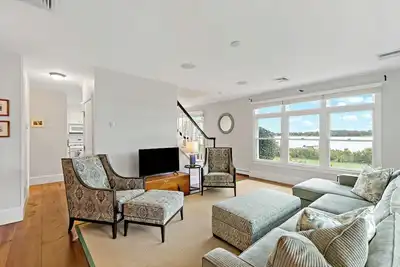 Image de Rocky Point Retreat, Private, Luxurious Waterfront Oasis on Town Cove in Orleans