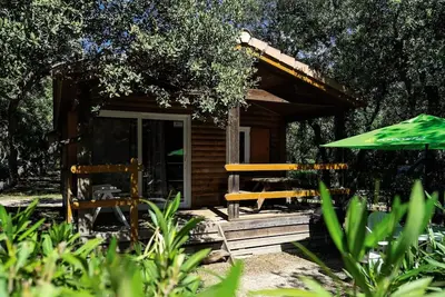 Image de Chalet | Classic | 3 Ch. | 6 pers. | Terrasse surélevée | A/C