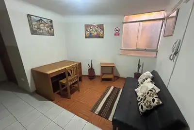 Image de Centrally located building perfect for tours with all services and amenities.