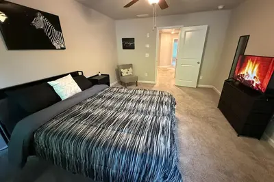 Image de Enchanting townhome near the Atlanta airport!