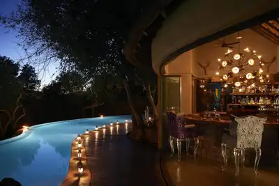 Image de Charming 8-bedroom Luxury Safari Lodge with Adventures in Madikwe Game Reserve.