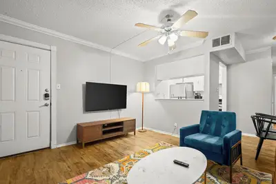 Image de Modern Studio • King Bed • Downtown Austin near Ut