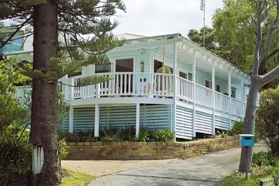Image de The perfect beach cottage, Collaroy at Austinmer. 100m to the beach.