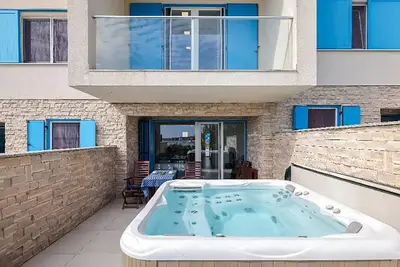 Image de Magnifique maison à Privlaka avec sauna