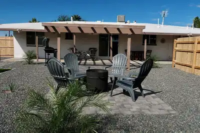 Image de 3 Bedroom Retreat, 5 Min to Afb, Relaxing backyard!
