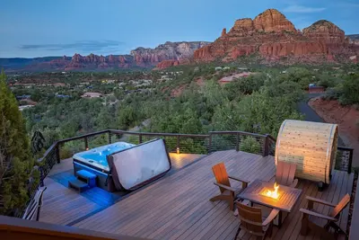 Image de Luxury Home w/ Huge Views, Salt Spa, & Sauna