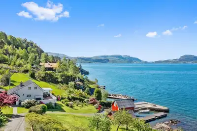 Image de Superbe maison à Skiftun avec vue sur la mer