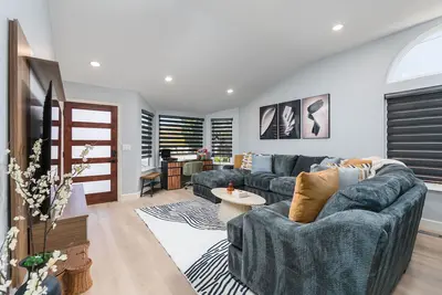 Image de Reno Haven - Renovated • Pet-Friendly • Convention