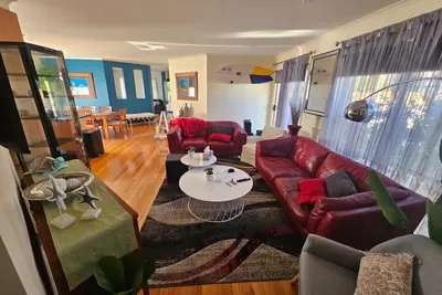 Image de Coastal Oasis \n3 minute walk to the beach! ! \nPerfect for families, pet friendly:)