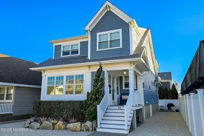 Image de Ocean Block 5-Bedroom Beach Home in Lavallette’s North End – Steps to the Sand!