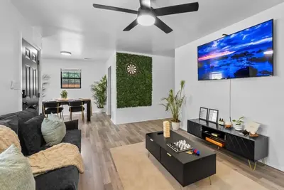 Image de Cozy Fall Retreat Near Uptown and Hot tub