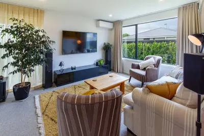 Image de Beachside Townhouse with Courtyard & Garage