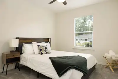 Image de Charming Crestview Stay 4 Bedrooms, Prime Location