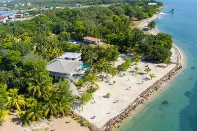 Image de Beachside home\nPrivate Pool, Firepit- Family getaway