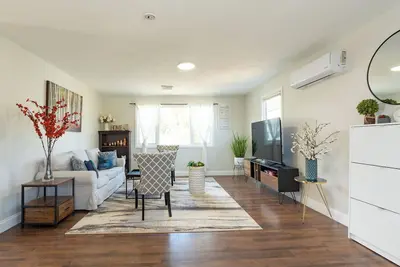 Image de 12b-Cozy 3br Apartment with Koi Pond in Worcester