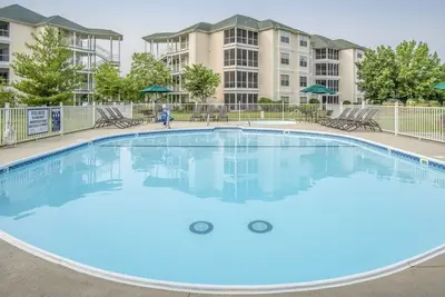 Image de Comfort and Convenience! 2 Relaxing Units w/ Pool, Near Table Rock State Park!