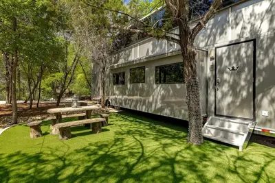 Image de Opulent Luxury Villa Haven near Lake Walter E. Long in Texas