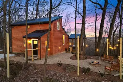 Image de Tranquil Secluded Cabin with Private Deck, Hot-Tub, Pool Table and Views in Ohio