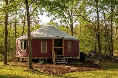 Image de Luxurious Modern Yurt with Stargazing Dome near Pere Marquette River – Baldwin, Michigan