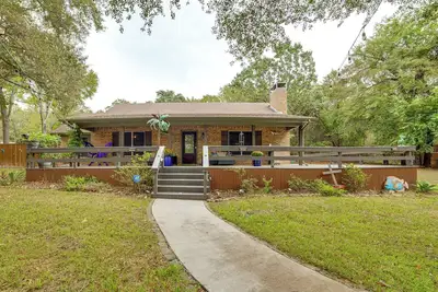 Image de Walk to Lake Athens! Updated Home w/ Large Deck