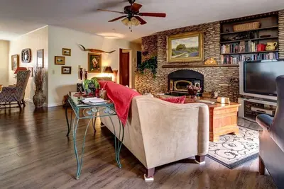 Image de Lovely Cottage Rental with Waterfall on San Gabriel River near Austin, Texas